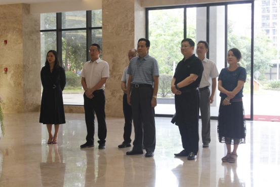 自治区政协副主席、党组副书记黄世勇一行莅临皇氏集团调研指导
