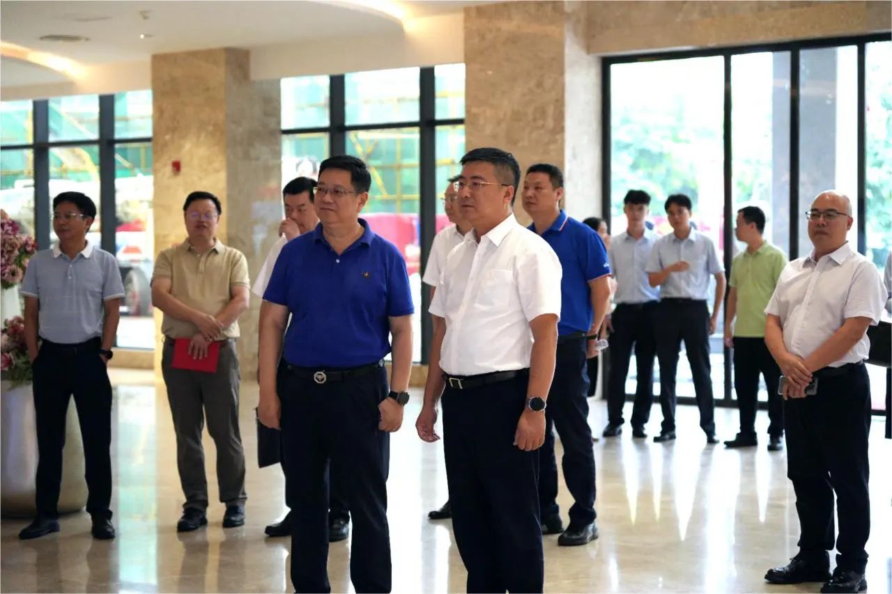 中国农业银行广西区分行党委书记、行长张清莅临皇氏集团调研指导