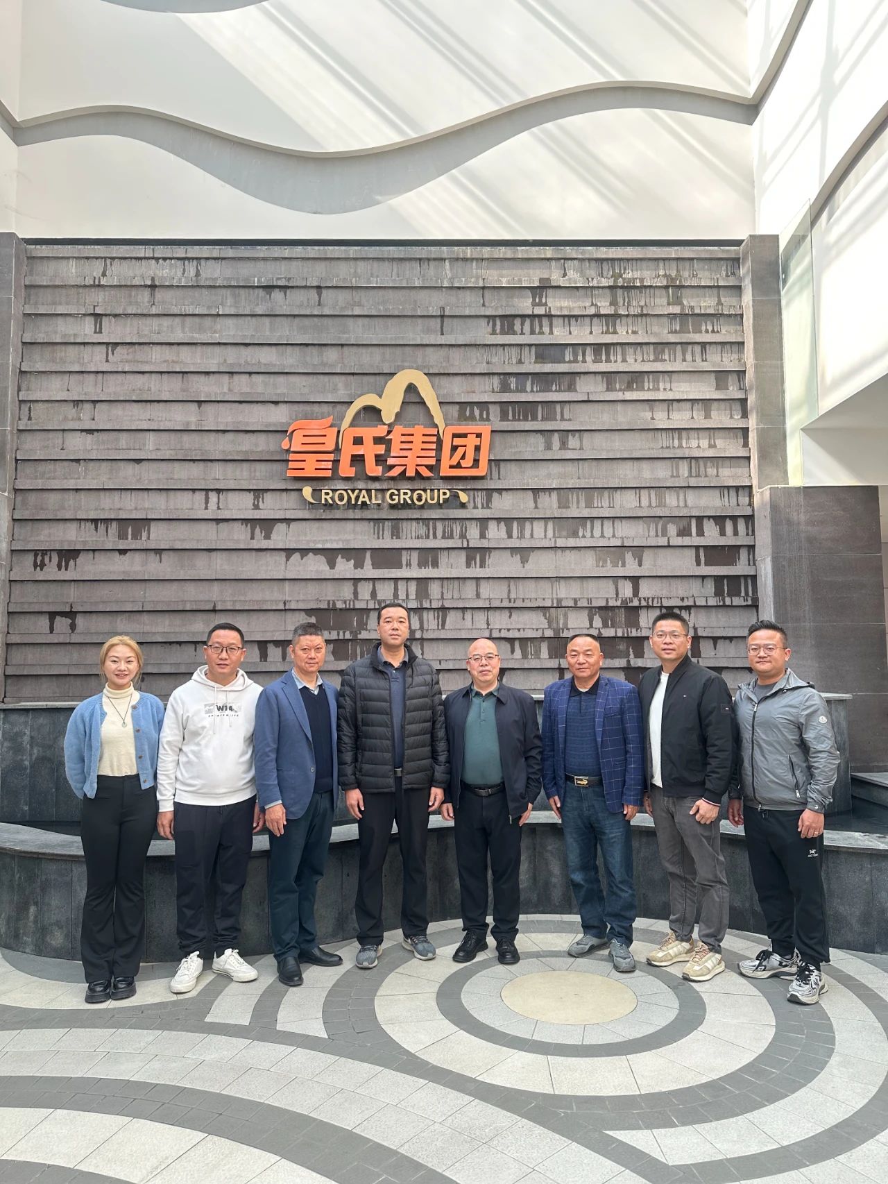 鹤山市人民政府副市长李海权携龙州甘牛投资集团董事长温兆轩一行莅临皇氏集团考察