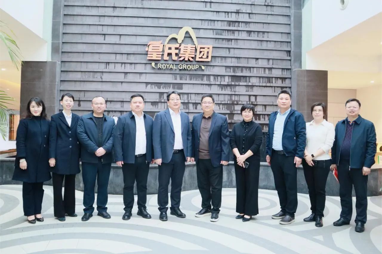 中国银行广西区分行副行长、南宁分行行长曹耀锋到皇氏集团调研指导